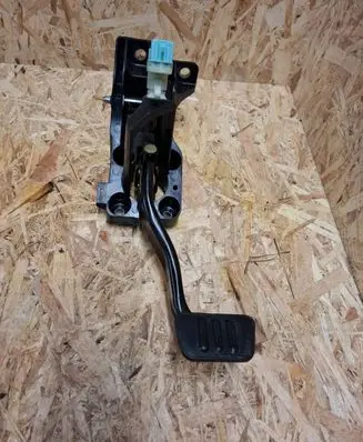 Ford Mustang VI Brake pedal FR3C2D094AD