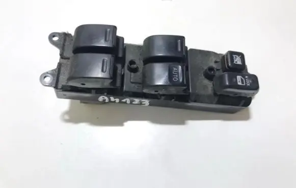 Toyota Prius (XW20) Electric window control switch 8482047012 84820-47012