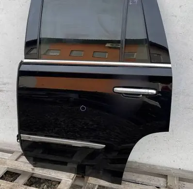 Cadillac Escalade IV Rear door 42353425245