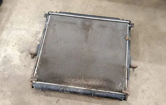 Nissan Navara D40 Coolant radiator