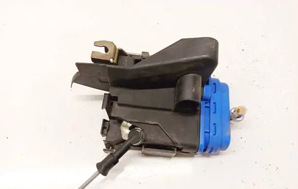Audi A4 S4 B5 8D Rear door lock 8d0839015a