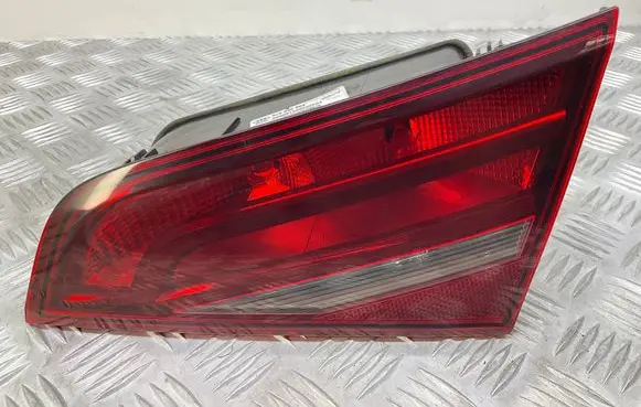 Tailgate rear/tail lights