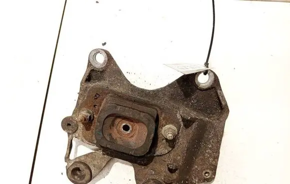 Renault Laguna III Engine mounting bracket