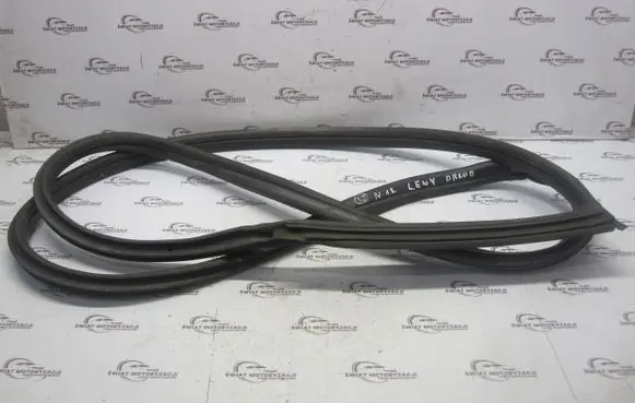 BMW 1 E82 E88 Sliding door rubber seal 