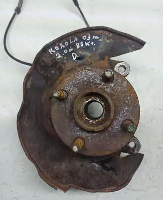 Toyota Corolla E120 E130 Front wheel hub