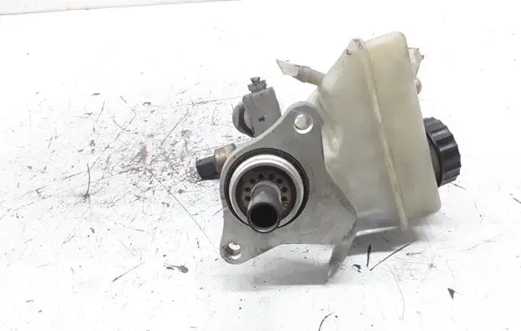 Mercedes-Benz C W203 Master brake cylinder A2034300002