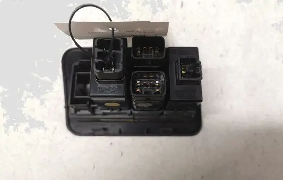 Hyundai Santa Fe Headlight level height control switch 202002962 70214C