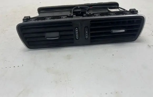 Volkswagen PASSAT B7 Dash center air vent grill 3AB819728A