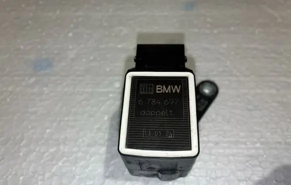 BMW X5 E53 Front height sensor lever 6784697 130524 37146784697