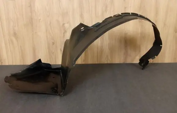 Front wheel arch liner splash guards