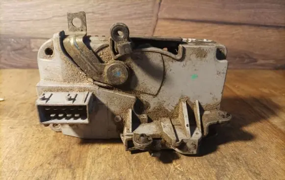 Peugeot 406 Front door lock