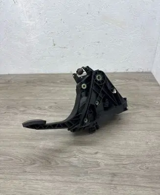 Volkswagen Golf VII Clutch pedal 5Q1721059GA 5Q0927810 5Q0927810A