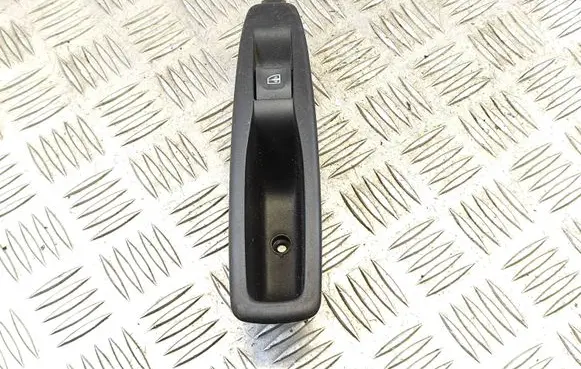 Renault Captur Front door window switch trim 829614619R