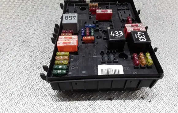 Audi A3 S3 A3 Sportback 8P Fuse module 1K0937124H