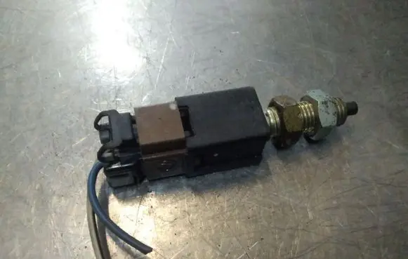 Subaru Forester SF Brake pedal sensor switch