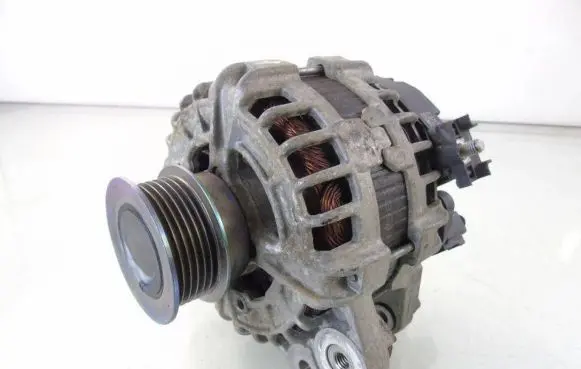 Volvo V40 Generator/alternator 30644945