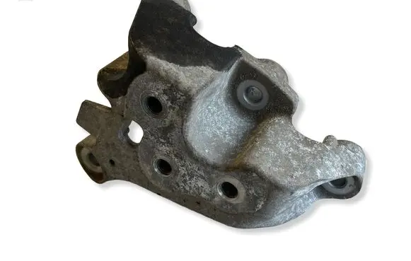 Jeep Cherokee Gearbox mounting bracket 68271540AA