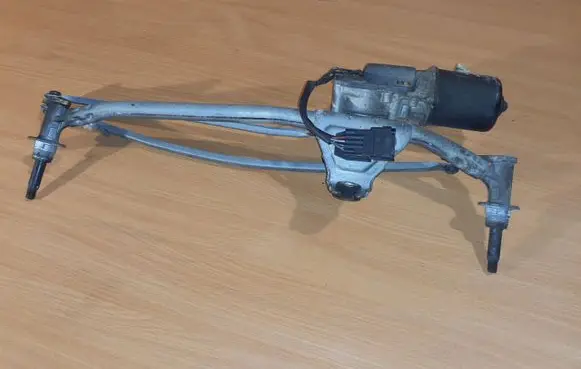Opel Vivaro Front wiper linkage and motor
