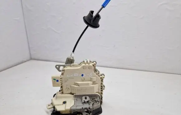 Audi A5 Sportback 8TA Front door lock 8J2837015C