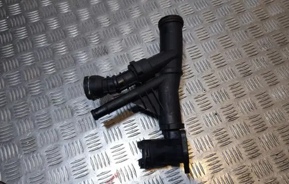 Volkswagen PASSAT CC Engine coolant pipe/hose 04L121026F