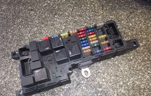 Volvo V70 Fuse module 518717004