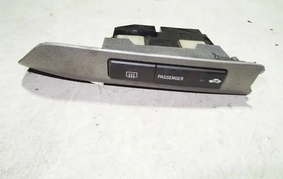 Toyota Avensis T250 Windscreen/window heater switch 8479005130