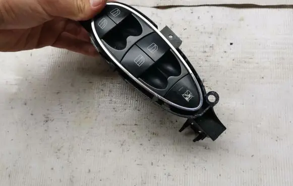 Mercedes-Benz E W211 Electric window control switch 501C034331000 501C03433