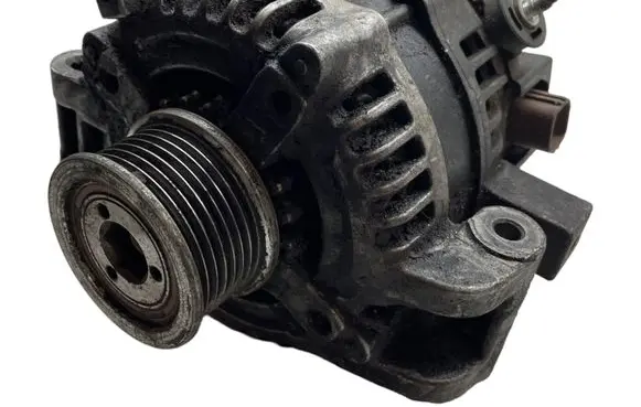 Toyota Avensis T270 Generator/alternator 1042104521 DAN938 100A12V04P