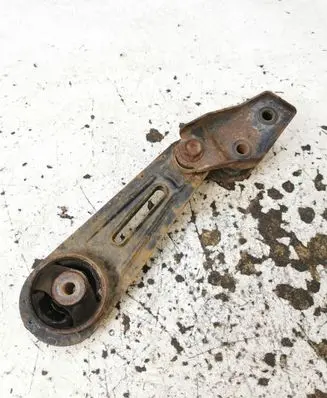 Nissan Qashqai Engine mount bracket