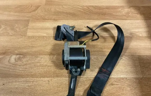Nissan Primera Front seatbelt 04167064 86884AV710 047064