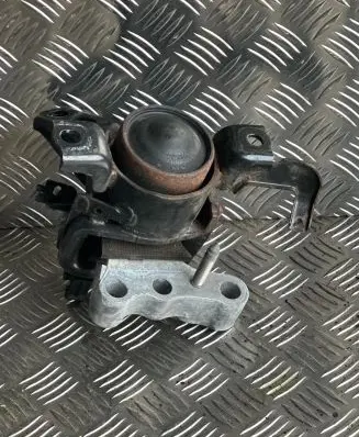Toyota Avensis T270 Engine mount bracket