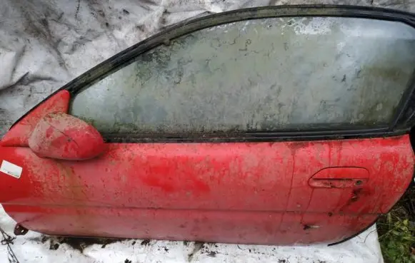 Mazda MX-3 Front door raudonos
