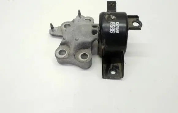 Engine mount bracket