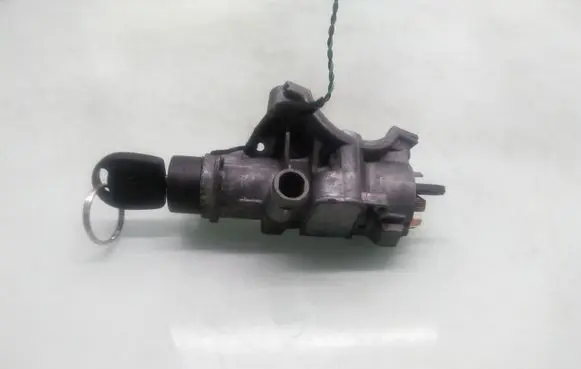 Volkswagen PASSAT B5 Ignition lock 4B0905851