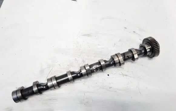 Volkswagen Golf VI Camshaft 