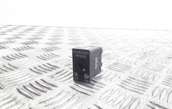 Passenger airbag on/off switch
