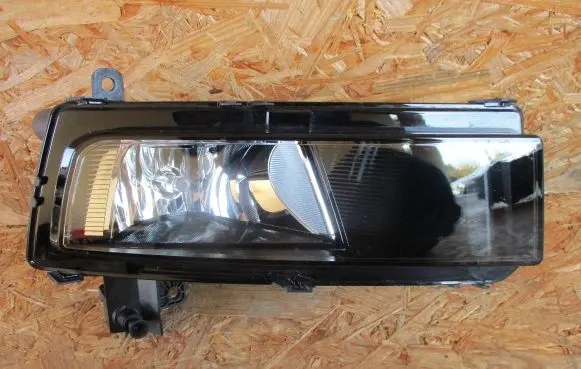 Volkswagen Touran III Front fog light 5TA941662A