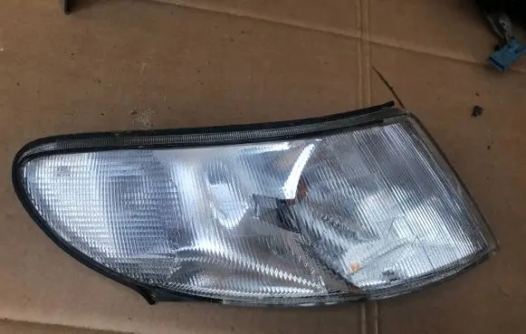 Saab 900 Front indicator light