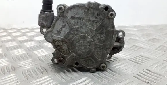 Volkswagen Eos Vacuum pump 03L145100