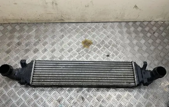 Mercedes-Benz CLS C218 X218 Intercooler radiator A2045000200 6770176 11T292