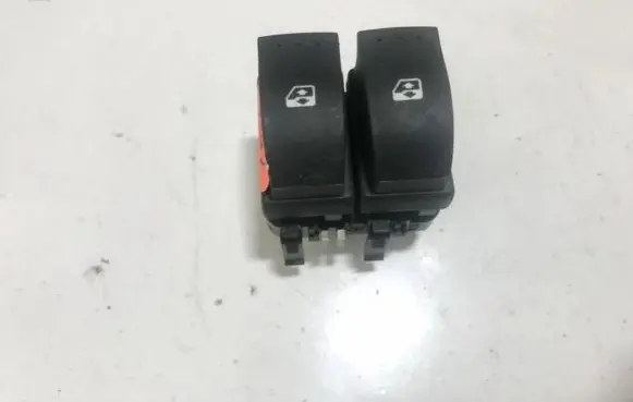 Renault Laguna II Electric window control switch 015090a