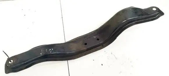 Subaru Legacy Engine mounting bracket