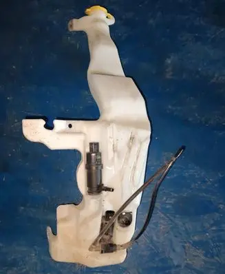 Jeep Grand Cherokee Windshield washer fluid reservoir/tank 57010719