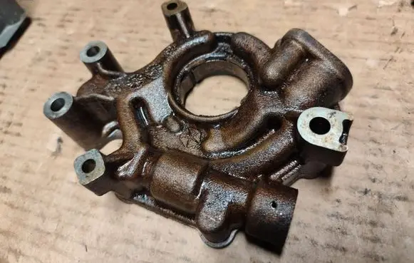 Jeep Cherokee III KJ Oil pump 