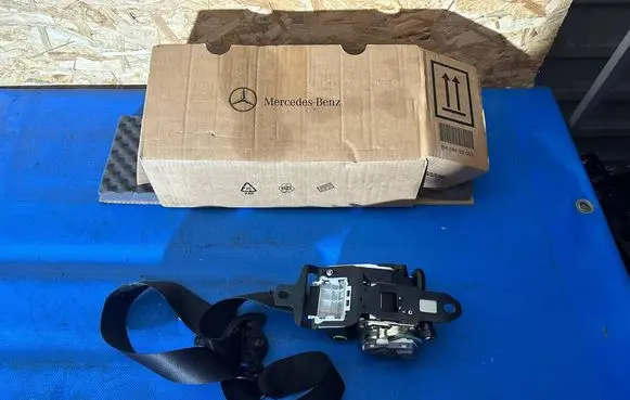Mercedes-Benz V Class W447 Front seatbelt A4478600485