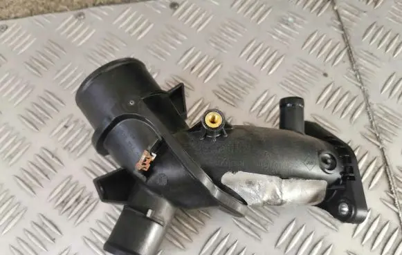 Renault Megane III Engine coolant pipe/hose 1207500