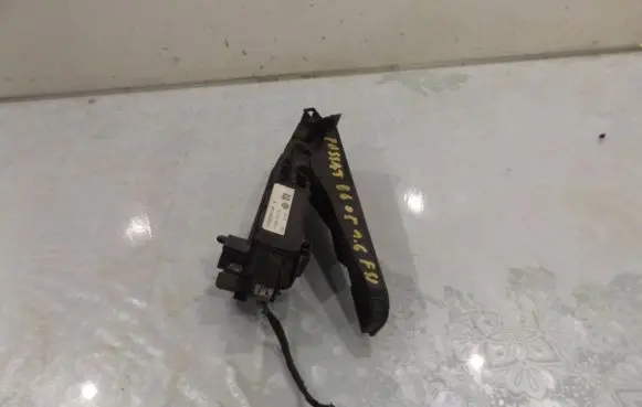 Volkswagen PASSAT B6 Accelerator throttle pedal 1k17215032