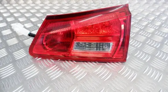 Lexus IS 220D-250-350 Tailgate rear/tail lights 8158153070 8158153071