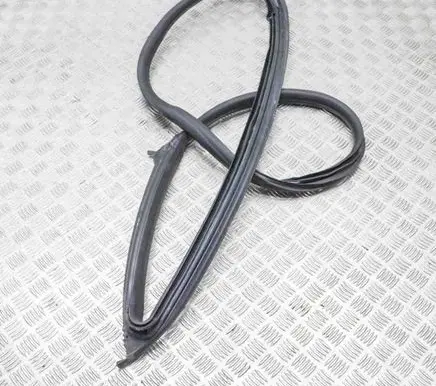 Maserati Ghibli Rubber seal front door (on door) 