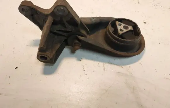 Volvo V50 Engine mount bracket